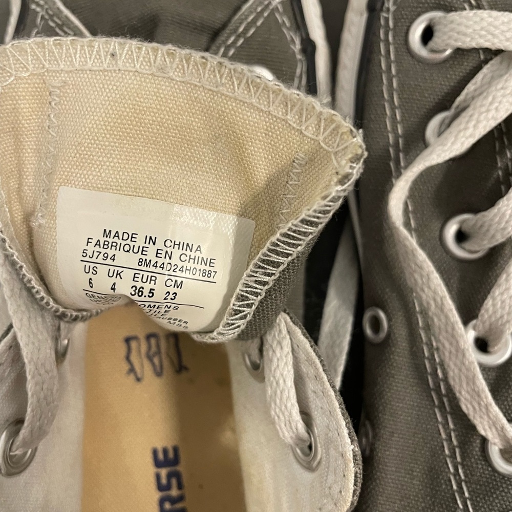 Gray converse - Picture 4 of 5